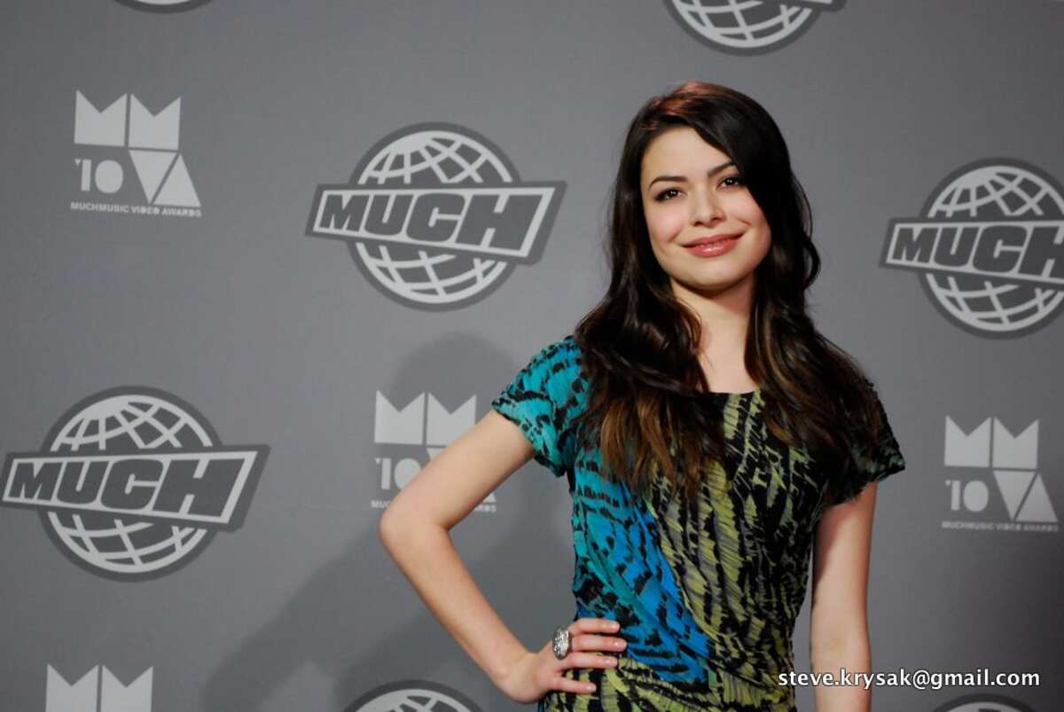 Miranda Cosgrove Feet