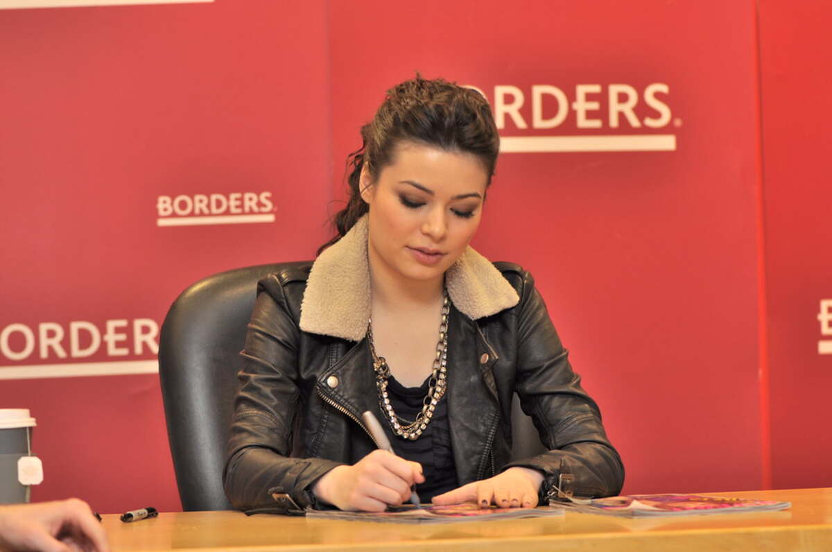 Miranda Cosgrove Married